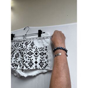 No Boundaries Womens Cream Black Aztec Print Cut-Off Denim Shorts Size 9